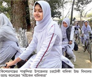 Story of Bicycle girls who move forward